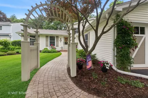 Exterior - 77 Flicker Ct, Naperville, IL 60565 photo 2 of 5