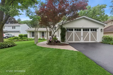 77 Flicker Ct, Naperville, IL 60565