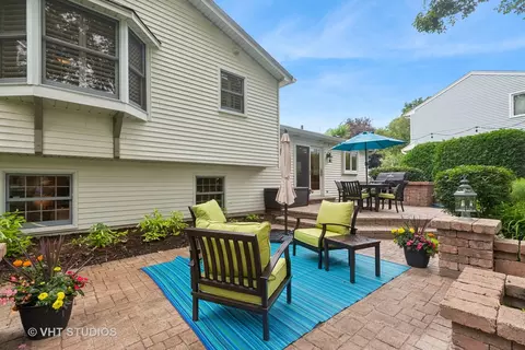 Exterior - 77 Flicker Ct, Naperville, IL 60565 photo 3 of 5