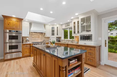 Kitchen - 77 Flicker Ct, Naperville, IL 60565 photo 2 of 3