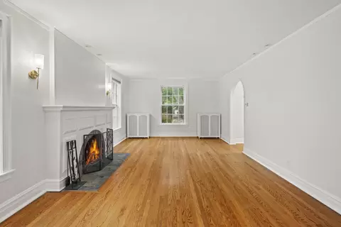 Living - 454 Drexel Ave, Glencoe, IL 60022 photo 1 of 5