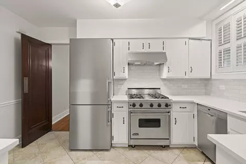 Kitchen - 454 Drexel Ave, Glencoe, IL 60022 photo 2 of 2