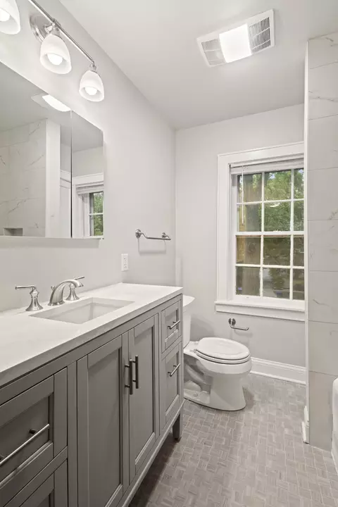 Bath - 454 Drexel Ave, Glencoe, IL 60022 photo 1 of 2
