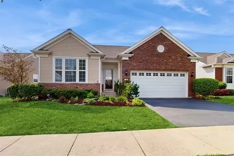 3201 Rockwell Cir, Mundelein, IL 60060