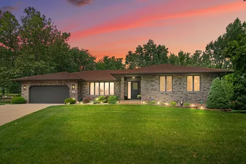 15 Cari Ct, Dekalb, IL 60115