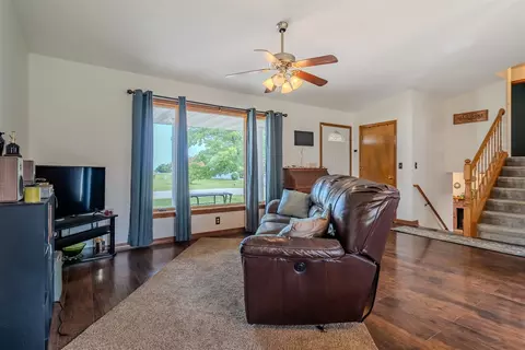 107 W 10th St, Gridley, IL 61744 photo 6