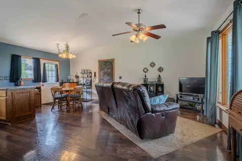 107 W 10th St, Gridley, IL 61744 photo 3