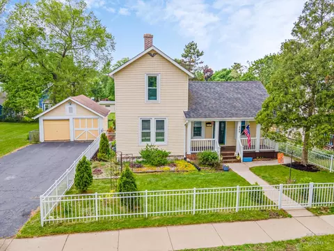 224 N Main St, Crystal Lake, IL 60014