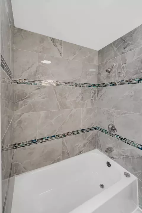 Bath - 1515 E 85th St, Chicago, IL 60619 photo 2 of 5