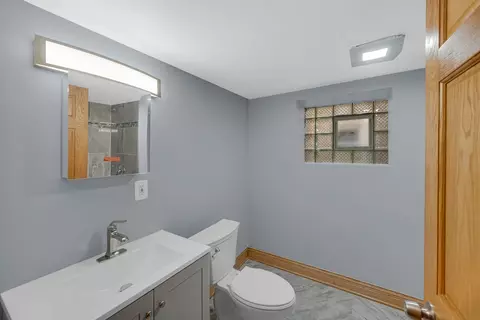 Bath - 1515 E 85th St, Chicago, IL 60619 photo 5 of 5