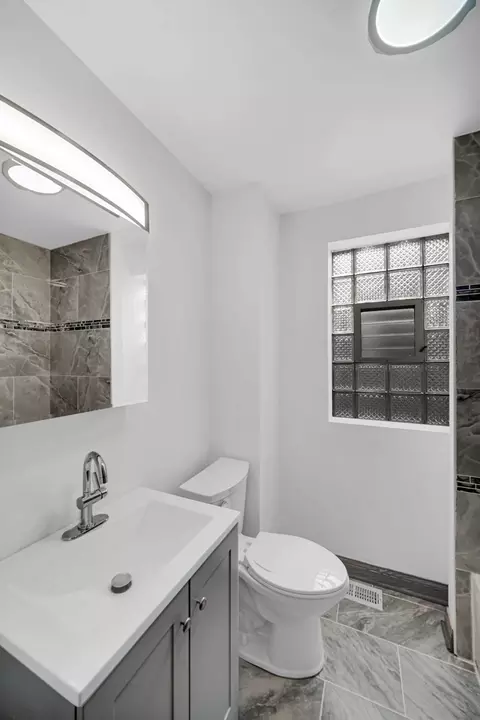 Bath - 1515 E 85th St, Chicago, IL 60619 photo 1 of 5