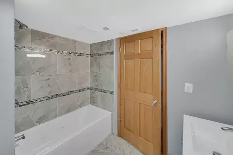 Bath - 1515 E 85th St, Chicago, IL 60619 photo 3 of 5