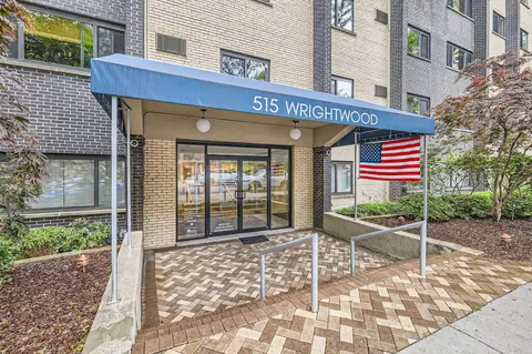 515 W Wrightwood Ave #302, Chicago, IL 60614