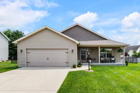 3005 Applewood Dr, Monticello, IL 61856