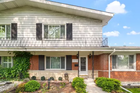 7013 W Greenleaf St, Niles, IL 60714