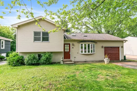3 Clark Ave, Lake In The Hills, IL 60156