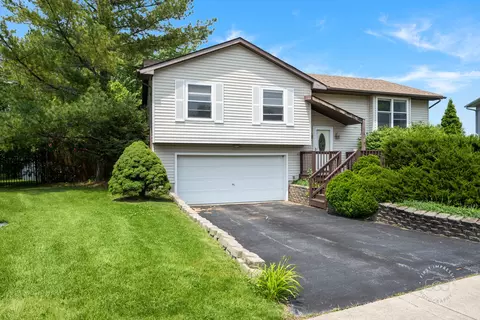 1340 Ironwood Ct, Aurora, IL 60506