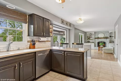1157 Pinetree Ln, Bartlett, IL 60103 photo 6