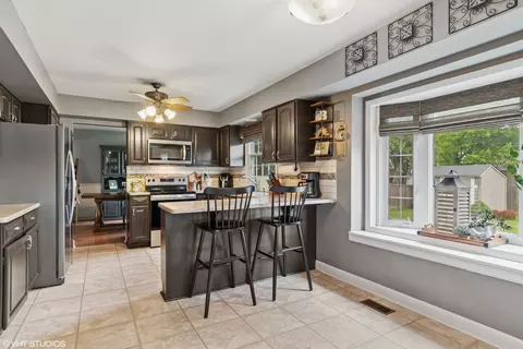 1157 Pinetree Ln, Bartlett, IL 60103 photo 7