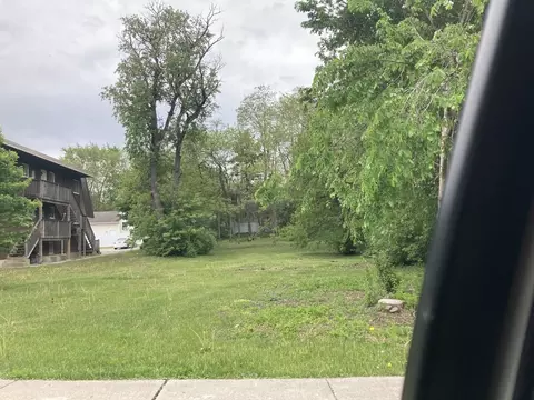 84 Elmhurst St, Crystal Lake, IL 60014