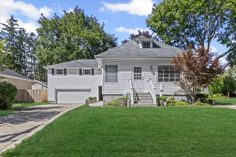 108 Lincoln Ave, Round Lake, IL 60073