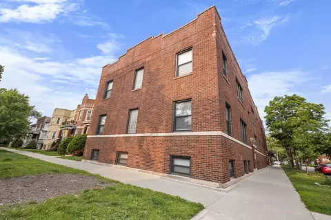 3316 W Byron St #1, Chicago, IL 60618