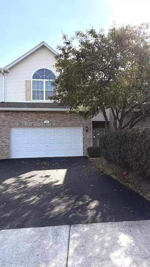 20 Lily Ct, Bolingbrook, IL 60440