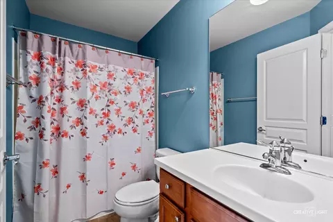 Bath - 114 Devoe Dr, Oswego, IL 60543 photo 3 of 3
