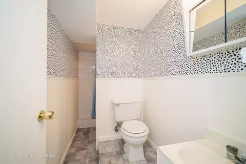 Bath - 135 Flora Ave, Glenview, IL 60025 photo 3 of 3
