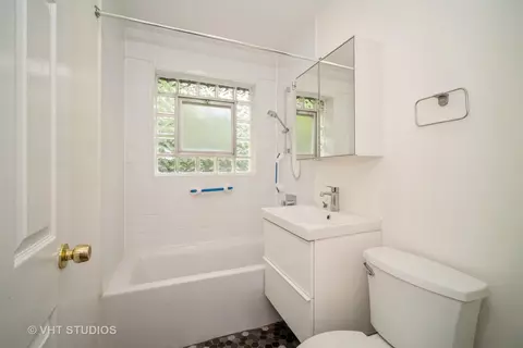 Bath - 135 Flora Ave, Glenview, IL 60025 photo 2 of 3