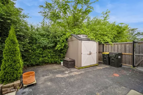 Exterior - 135 Flora Ave, Glenview, IL 60025 photo 2 of 4