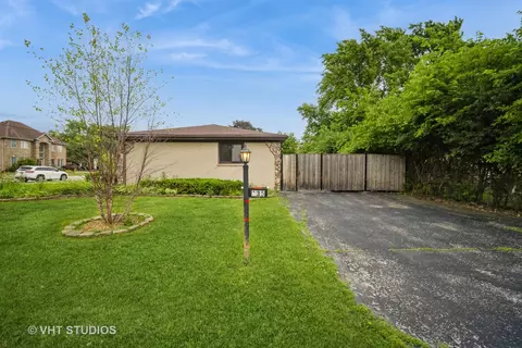 Exterior - 135 Flora Ave, Glenview, IL 60025 photo 1 of 4