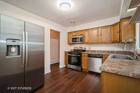 Kitchen - 135 Flora Ave, Glenview, IL 60025 photo 2 of 3