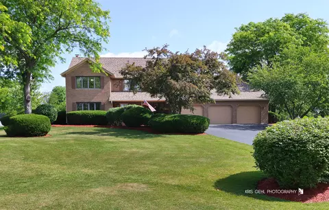 3710 Spy Glass Ridge Rd, Crystal Lake, IL 60012