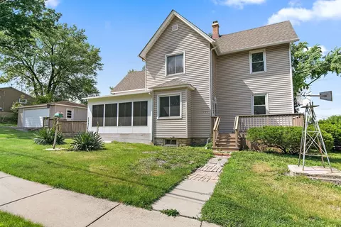 300 Stone St, South Elgin, IL 60177