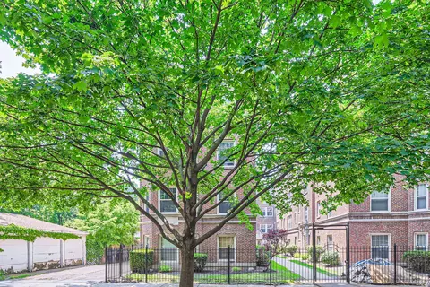 7316 N Honore St #306, Chicago, IL 60626