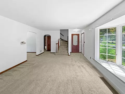 Living - 1402 La Cresta Dr, Freeport, IL 61032 photo 2 of 2
