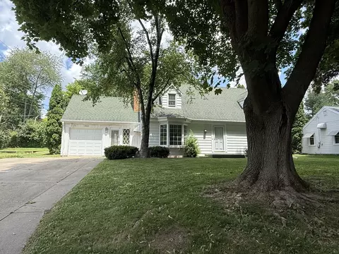 Exterior - 1402 La Cresta Dr, Freeport, IL 61032 photo 6 of 6
