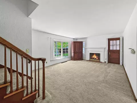 Living - 1402 La Cresta Dr, Freeport, IL 61032 photo 1 of 2