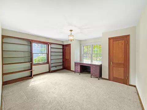 Bedroom - 1402 La Cresta Dr, Freeport, IL 61032 photo 4 of 6