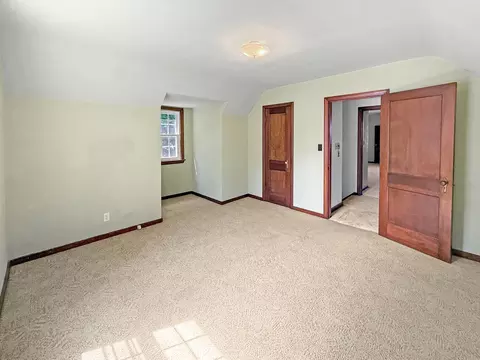 Bedroom - 1402 La Cresta Dr, Freeport, IL 61032 photo 2 of 6