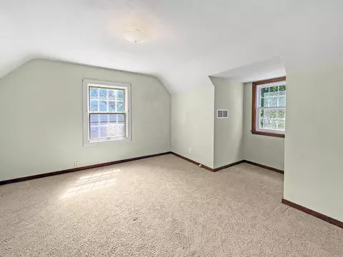 Bedroom - 1402 La Cresta Dr, Freeport, IL 61032 photo 5 of 6