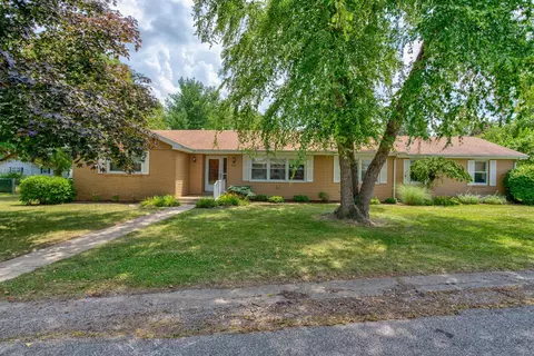 606 Dogwood Dr, Arcola, IL 61910