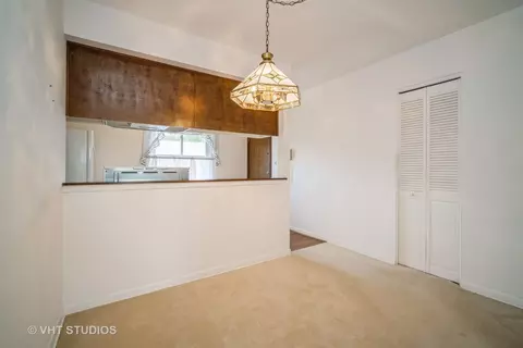 Dining - 1430 Lehigh Ave #B2, Glenview, IL 60026 photo 1 of 1