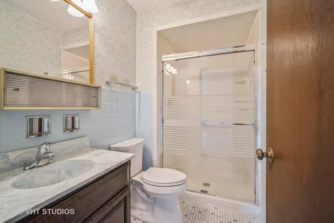 Bath - 1430 Lehigh Ave #B2, Glenview, IL 60026 photo 2 of 2