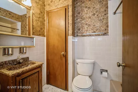 Bath - 1430 Lehigh Ave #B2, Glenview, IL 60026 photo 1 of 2