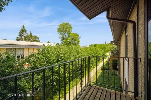 Exterior - 1430 Lehigh Ave #B2, Glenview, IL 60026 photo 2 of 3