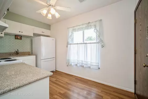 Kitchen - 1430 Lehigh Ave #B2, Glenview, IL 60026 photo 1 of 3