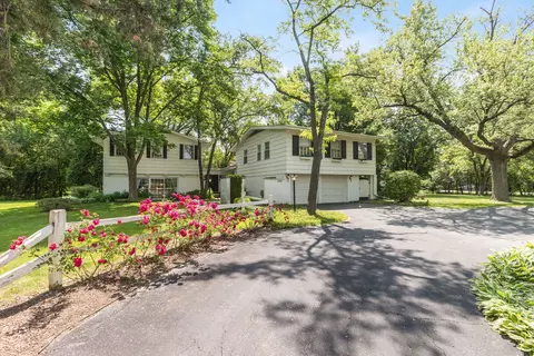 1541 Woodlark Dr, Northbrook, IL 60062