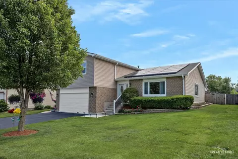 209 Surrey Dr, Carol Stream, IL 60188